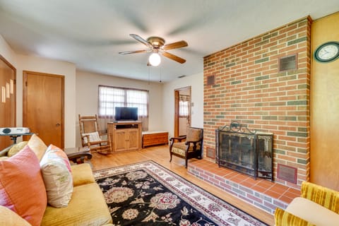 Robbinsville Retreat - Creekside Home w/ Deck! House in Cheoah