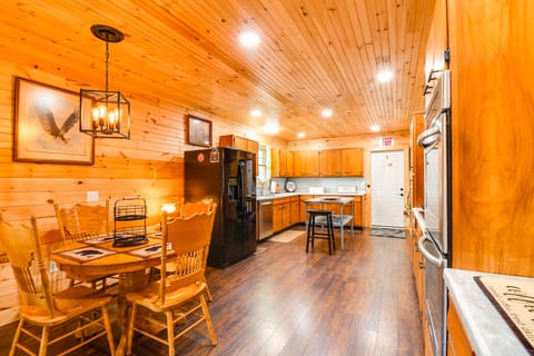 18 Mi to Red River Gorge: Beattyville Retreat Apartment in Beattyville