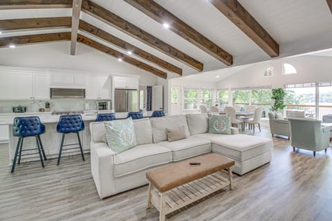 Lake Hamilton Views: Hot Springs Family Home! House in Hot Springs