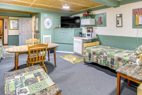 ATV Escape Near Hatfield-McCoy Trails in Matewan! Apartment in West Virginia