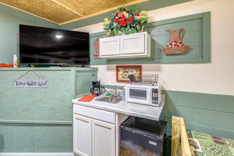 ATV Escape Near Hatfield-McCoy Trails in Matewan! Apartment in West Virginia