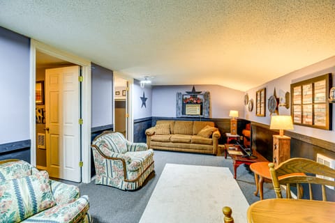 1 Mi to Hatfield-McCoy Trails: Apt in Matewan Apartment in West Virginia