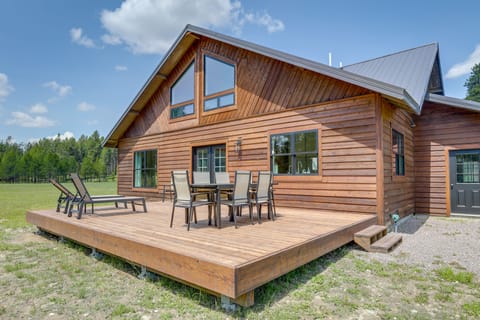 Cabin on 28 Acres: Hike & Fish in Flathead Valley! House in Idaho