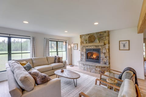 Cabin on 28 Acres: Hike & Fish in Flathead Valley! House in Idaho