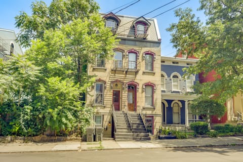 Cincy Apt 1 Mi to Findlay Market, 2 Mi to Downtown Apartment in Cincinnati