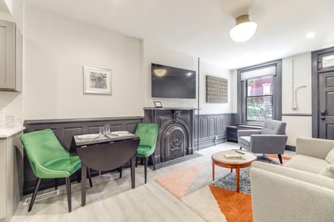 Cincy Apt 1 Mi to Findlay Market, 2 Mi to Downtown Apartment in Cincinnati