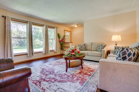 10 Mi to Downtown: Group Getaway in Minneapolis House in Brooklyn Center