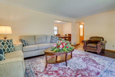 10 Mi to Downtown: Group Getaway in Minneapolis House in Brooklyn Center