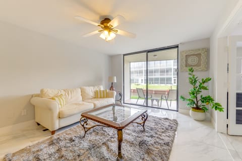 1 Mi to Lantana Beach: Canal-View Condo w/ Pool Apartment in Lantana