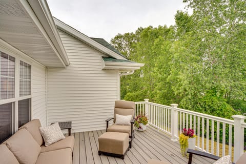 Walk to Beaches + Restaurants: Elkhart Lake Escape House in Elkhart Lake