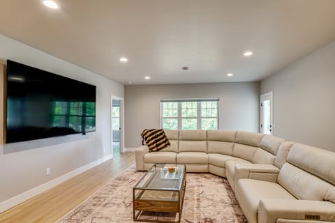 Walk to Beaches + Restaurants: Elkhart Lake Escape House in Elkhart Lake