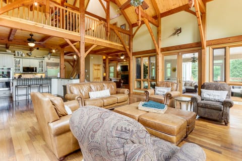 Game Room & Fireplaces: Group Dahlonega Getaway House in Georgia