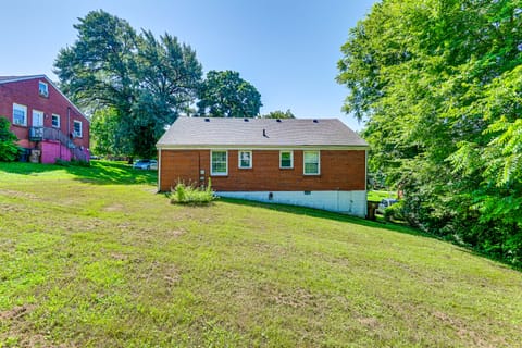 7 Mi to Dtwn: Apt w/ Spacious Yard in Nashville House in East Nashville