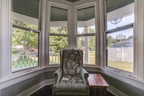 9 Mi to Kentucky Lake: Spacious Victorian Home! House in Tennessee