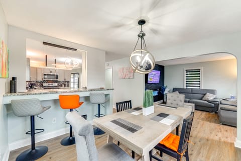 3 Mi to Dtwn Youngstown & YSU: Family Home w/ Yard House in Lansingville