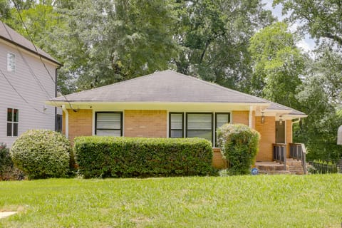 World Cup HQ in Piedmont Heights, 6 Mi to Matches! Apartment in Buckhead