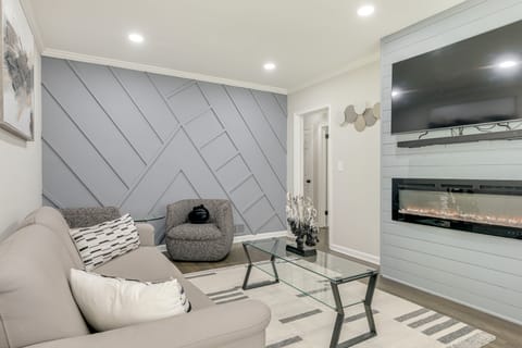 World Cup HQ in Piedmont Heights, 6 Mi to Matches! Apartment in Buckhead