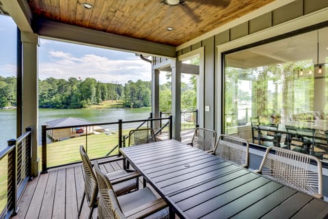 Dock + Views: Spacious Lake Sinclair Retreat House in Lake Sinclair