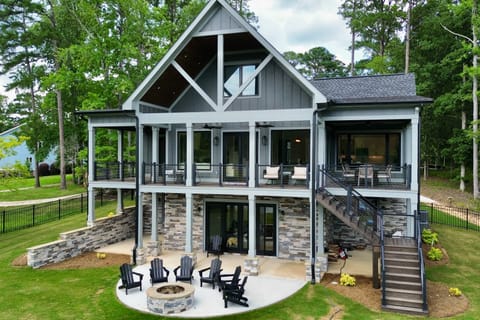 Dock + Views: Spacious Lake Sinclair Retreat House in Lake Sinclair