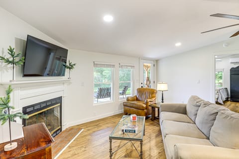 Serene Cabin w/ Pond & Creek on South Saluda River House in Pickens County