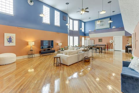 Downtown Apt: 23 Mi to Hocking Hills State Park Apartment in Ohio