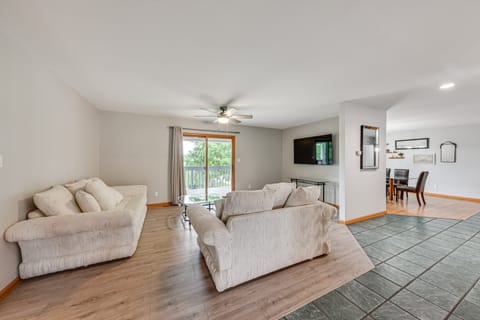 Lake Mary View: Pickleball Paradise Penthouse Unit Apartment in Twin Lakes