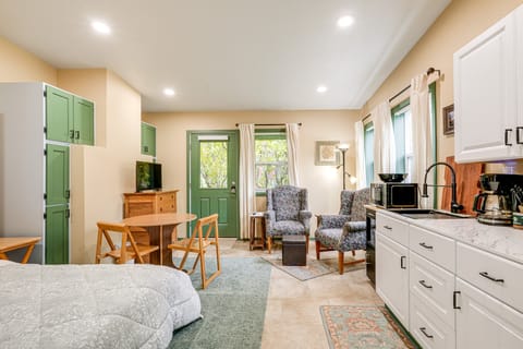 < 1/2 Mi to OSU: Studio in Corvallis Near Parks Apartment in Corvallis