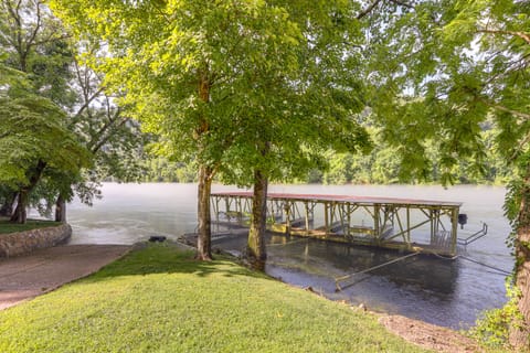 Steps to White River: Cabin Retreat w/ Dock Access House in Arkansas