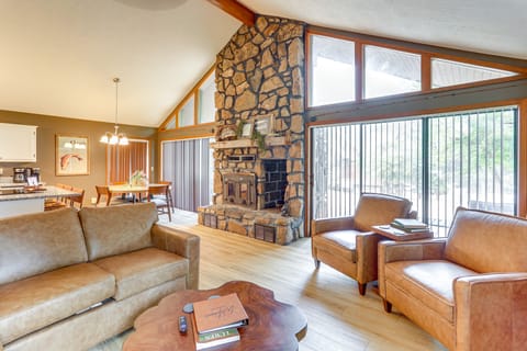 Steps to White River: Cabin Retreat w/ Dock Access House in Arkansas