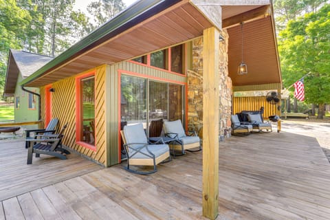 Steps to White River: Cabin Retreat w/ Dock Access House in Arkansas