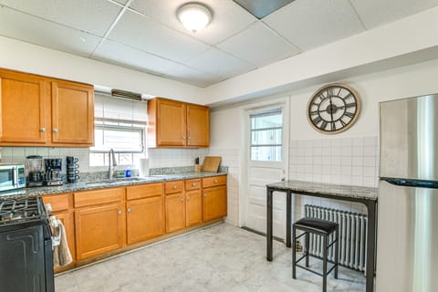 2 Mi to Rainbow Beach Park: South Side Charmer! Apartment in Chicago