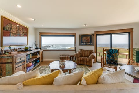 Walk to Beach: Luxury Oceanfront Escape in Caspar House in Caspar