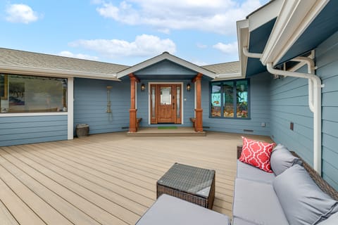 Walk to Beach: Luxury Oceanfront Escape in Caspar House in Caspar