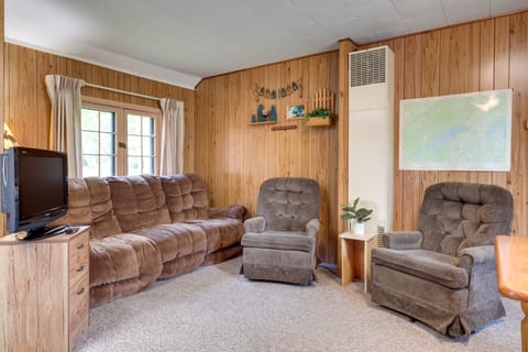 South Twin Lake Cabin w/ Dock, Steps to Water House in Wisconsin