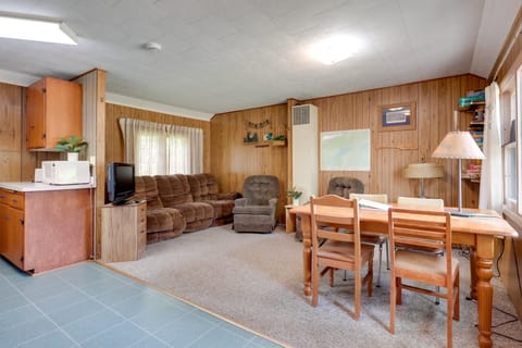 South Twin Lake Cabin w/ Dock, Steps to Water House in Wisconsin