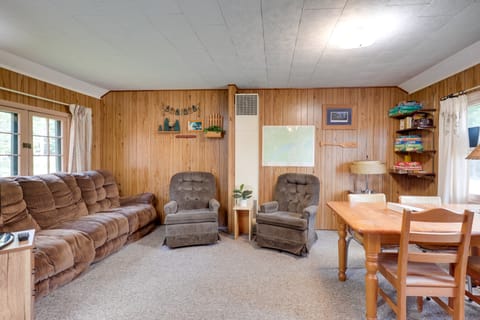 South Twin Lake Cabin w/ Dock, Steps to Water House in Wisconsin