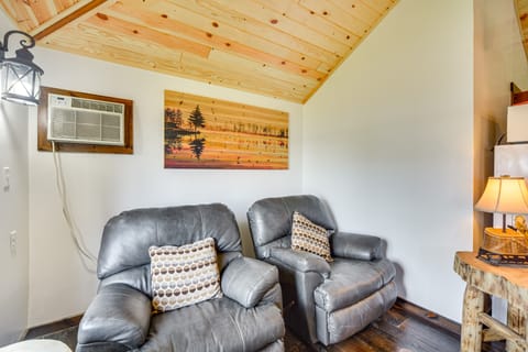 Cozy Studio w/ Community Docks in Stone Lake! Apartment in Wisconsin