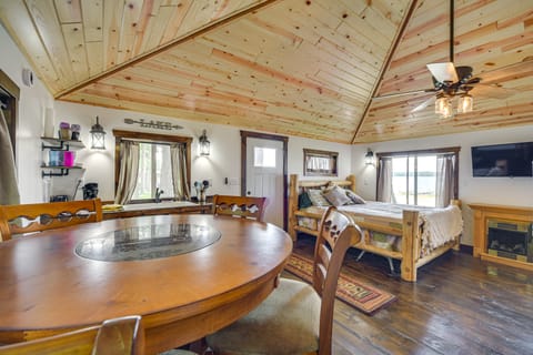 Cozy Studio w/ Community Docks in Stone Lake! Apartment in Wisconsin