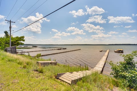 Cozy Studio w/ Community Docks in Stone Lake! Apartment in Wisconsin