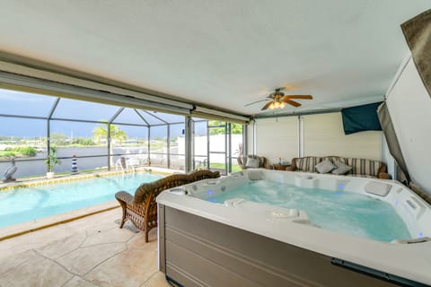 Fish, Swim & Relax: Canal-Front Port Charlotte Gem House in Port Charlotte