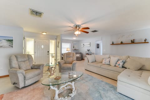 Fish, Swim & Relax: Canal-Front Port Charlotte Gem House in Port Charlotte