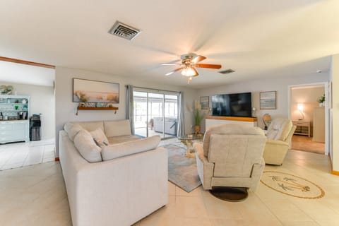 Fish, Swim & Relax: Canal-Front Port Charlotte Gem House in Port Charlotte
