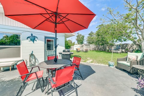 Backyard Hangouts: Bradenton Home Near Dining! House in Bradenton
