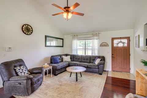 13 Mi to Chattanooga: Family Home w/ Backyard! House in Alabama