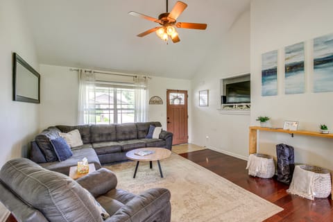 13 Mi to Chattanooga: Family Home w/ Backyard! House in Alabama