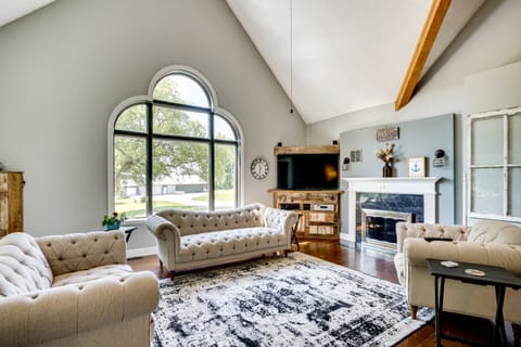 Spacious Family Villa w/ Decks in Chilton! Villa in Lake Winnebago