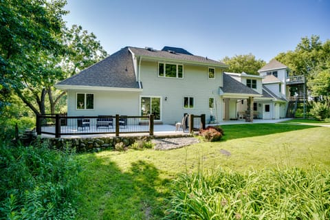 Spacious Family Villa w/ Decks in Chilton! Villa in Lake Winnebago