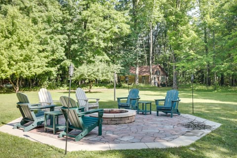 Pier & Lake-View Patio: Wisconsin Northwoods Cabin House in Wisconsin