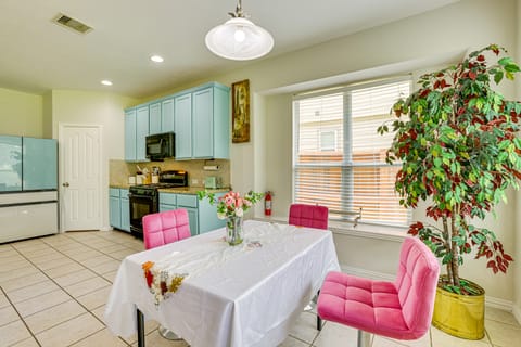 Group-Ready Getaway in North Houston! House in Houston