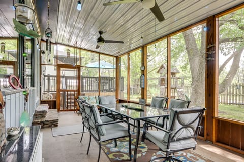 Walk to Lake Fayetteville: Family Retreat w/ Deck House in Springdale